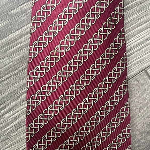 Hermes Wine Color With Chain Link Pattern Necktie - Picture 2 of 6